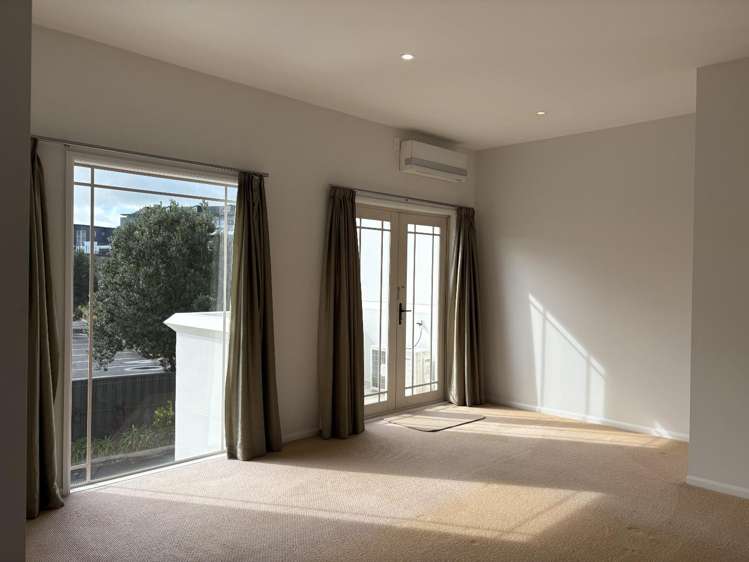 19/100 Customhouse Street 1052_3