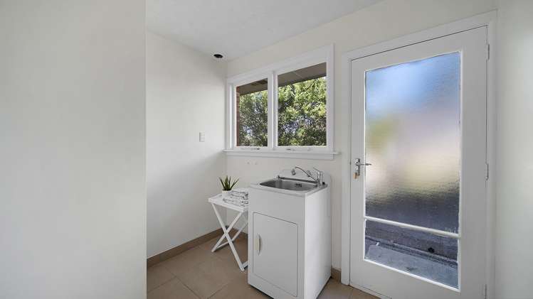 27 Walkers Road Lyttelton_11