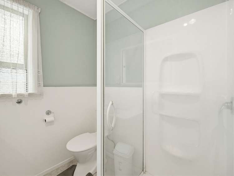 1204 Norfolk Crescent Mayfair_14