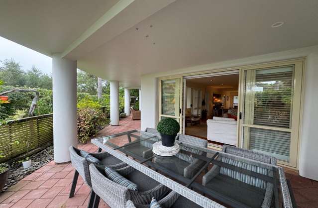 10/25 The Strand Onetangi_2