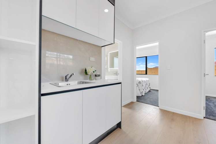 19 Dungloe Avenue Flat Bush_13