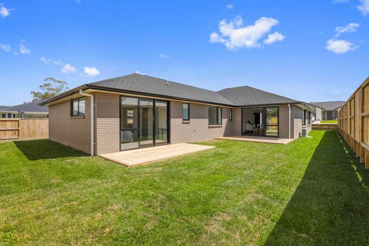 19 Lloyd Crescent Pukehangi_21