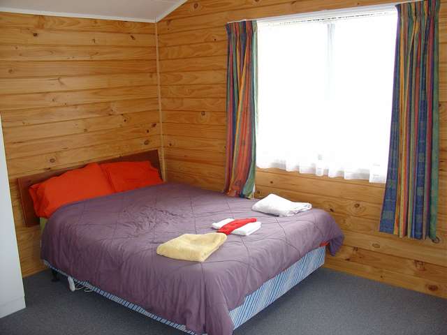 ROOM TAKANINI –  Includes Power, Water, Wi-Fi  etc