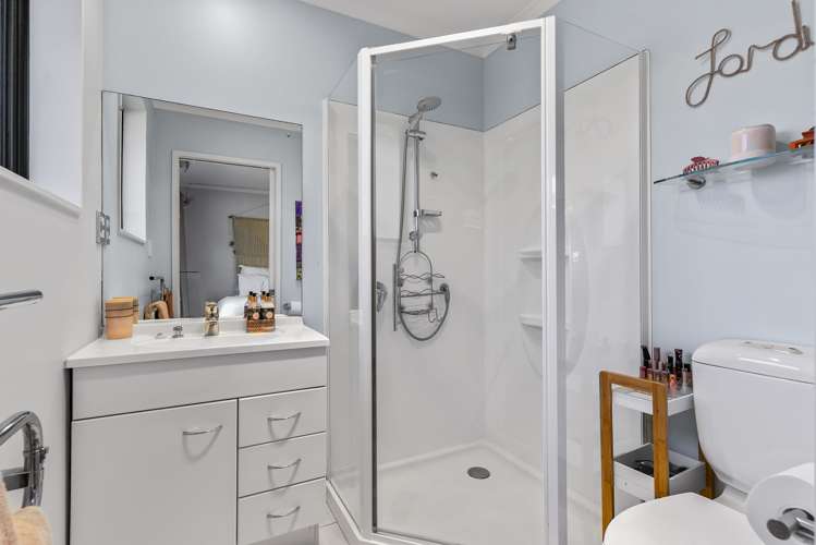 40 Shelter Drive Greenhithe_19