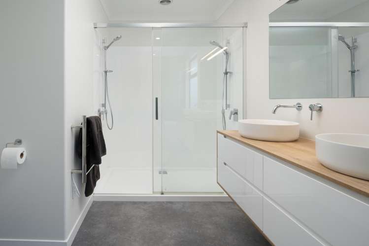 14 Waters Avenue Burleigh_16