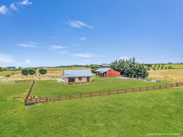 Rural Living - Space, Privacy and Versatile Barn