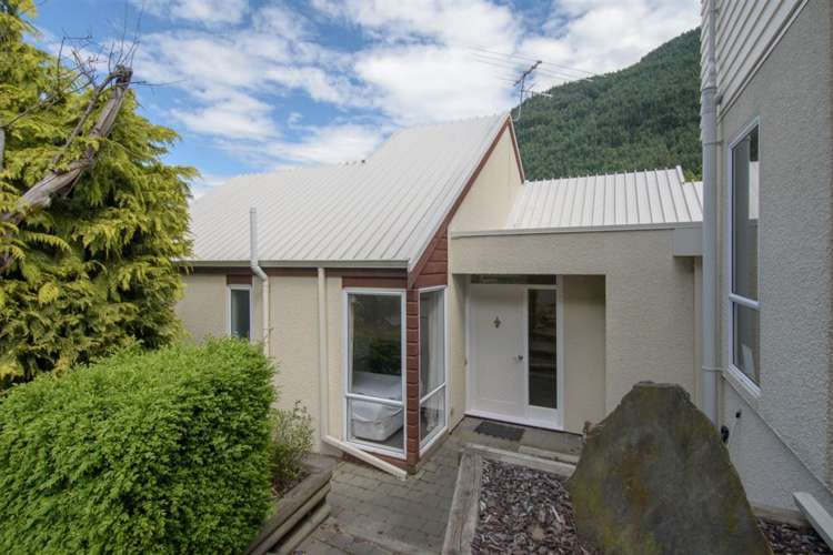 8 Mackinnon Terrace Fernhill/Sunshine Bay_24