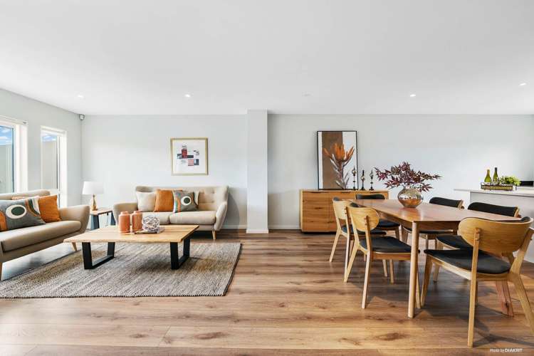 87 Bordeaux Parade Te Atatu South_2