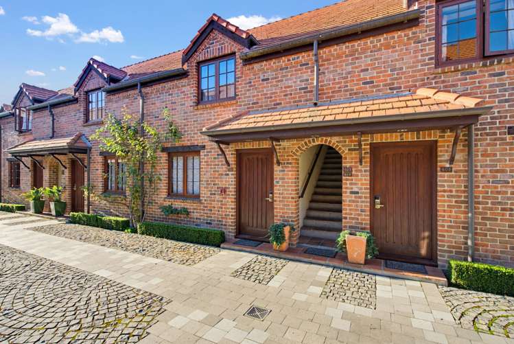 10/24 Quiet Woman Way Monaco_3