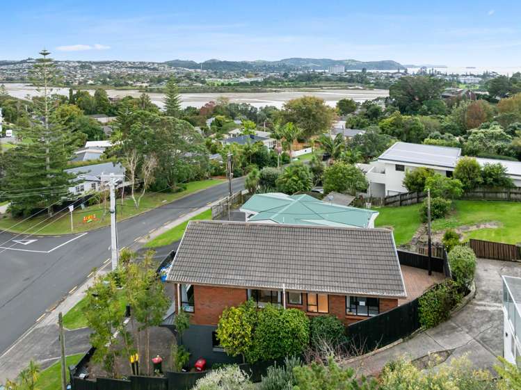 9 Pohutukawa Avenue Red Beach_19