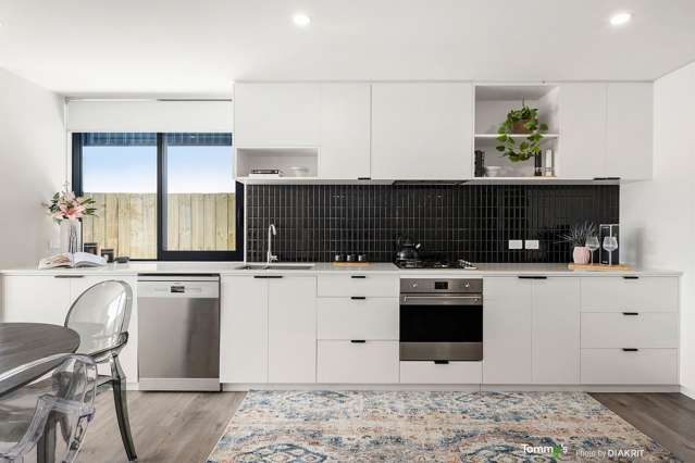 3/6 Bushland Grove Paparangi_1