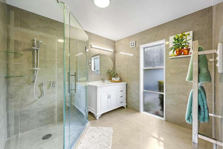 5A Colmar Road Mellons Bay_35