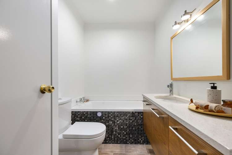 8B Rossgrove Terrace Mt Albert_10