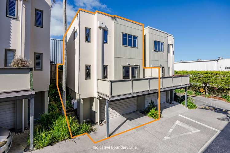 2/21 Hunters Park Drive Three Kings_11