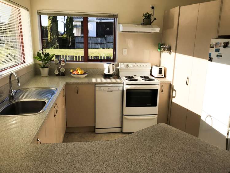 122unit Kenny Street Waihi_11