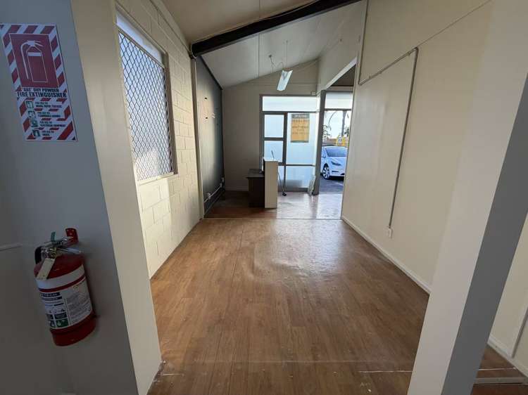 1 and 2/57 Carr Road Mt Roskill_10