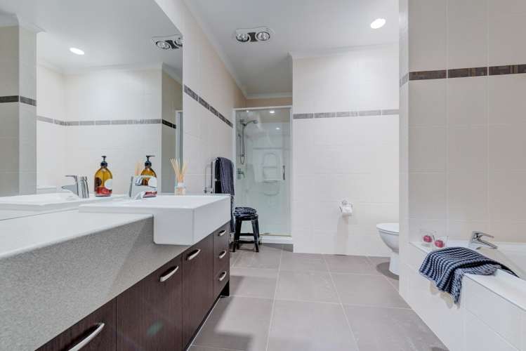 27 Pine Harbour Parade Beachlands_12