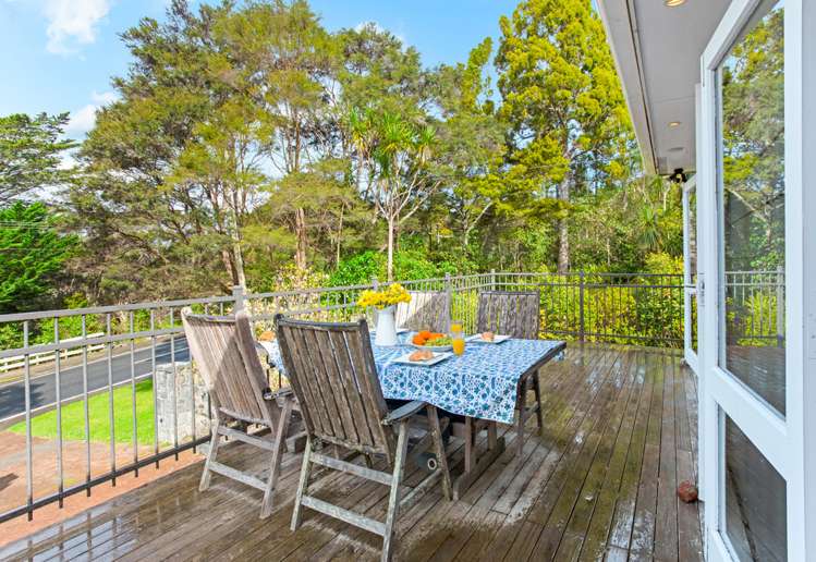 219 Laingholm Drive Laingholm_19