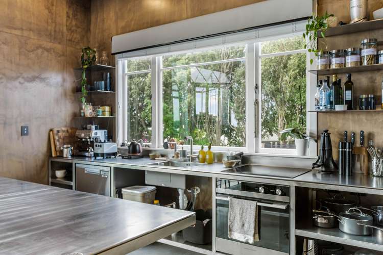 216 Constable Road Muriwai Beach_22