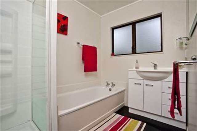 2/16 Gladstone Road Northcote_3