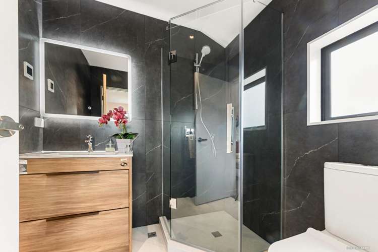 2/7 Brookfield Road Te Atatu Peninsula_10