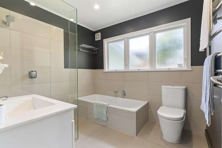 246 Glengarry Road Glen Eden_15