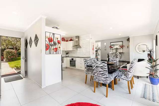  52 Hewlett Road Massey_4
