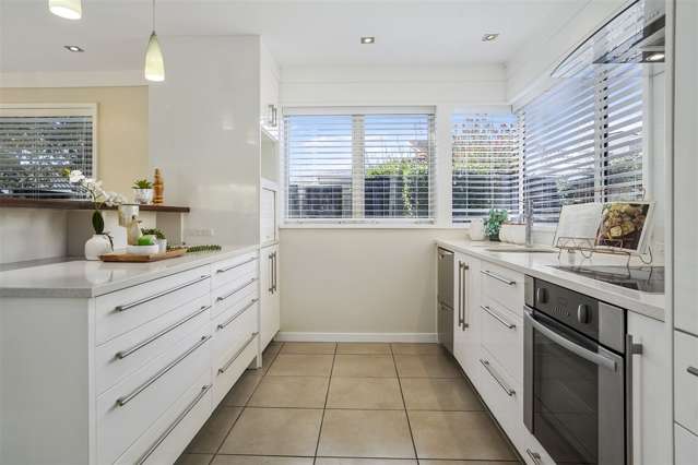 2/57 Kitchener Road Milford_3