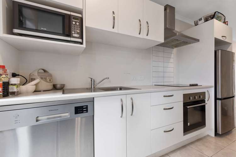 2/113 Knighton Road Hillcrest_5