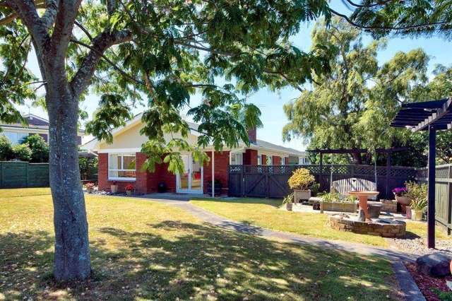 Pleasant Three Bedroom in Papatoetoe!