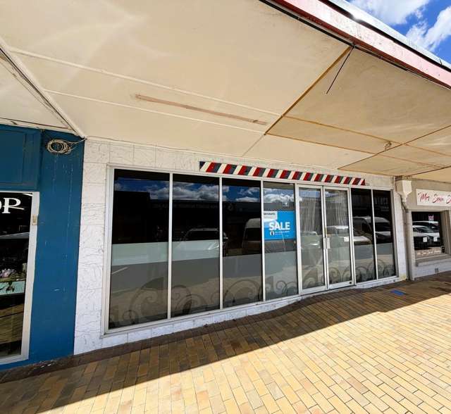 COMMERCIAL THAT IS PRICED TO SELL!