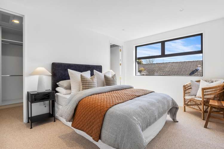 2/17 Hewitts Road Merivale_7