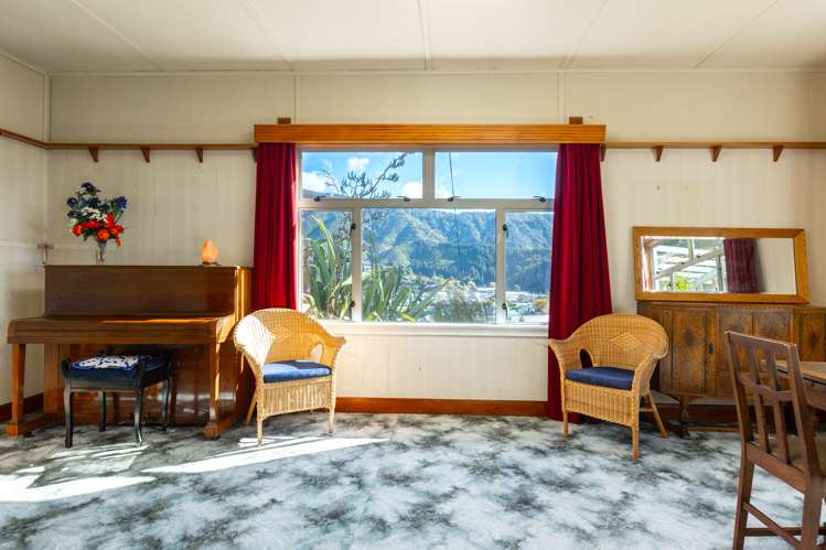 8 Taranaki Street Picton_6