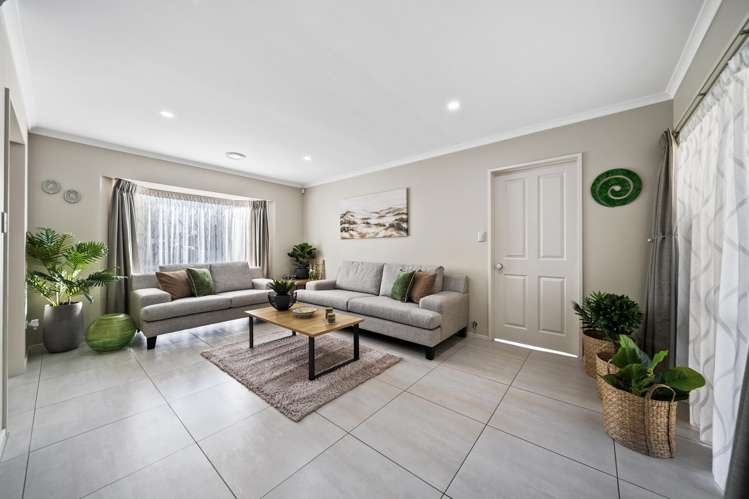17 Flora Place Wattle Downs_9
