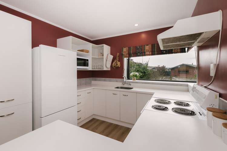 38 Peppertree Glade Kelvin Grove_8