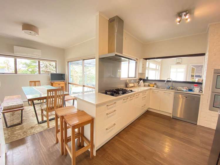 12a Beach Road Mellons Bay_11