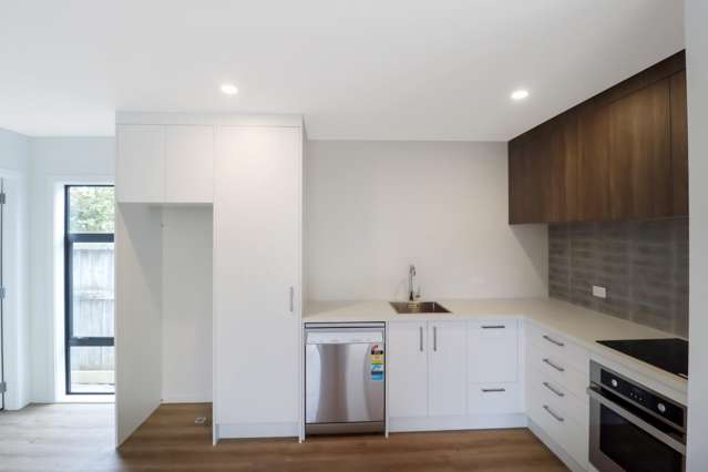 C/137 Whites Line East 1369_4