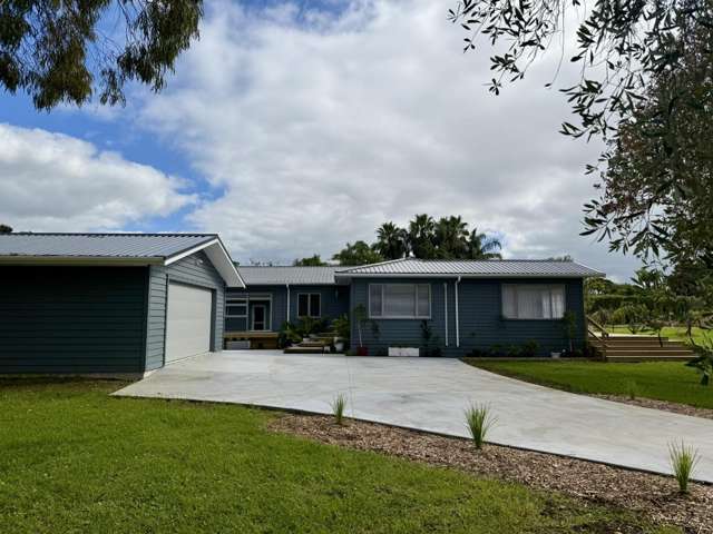 RIVERVIEW RETREAT – RENOVATED 4-BEDROOM HOME (JUNE TO END OF YEAR)