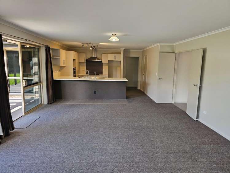 85 St James Drive 2750_4