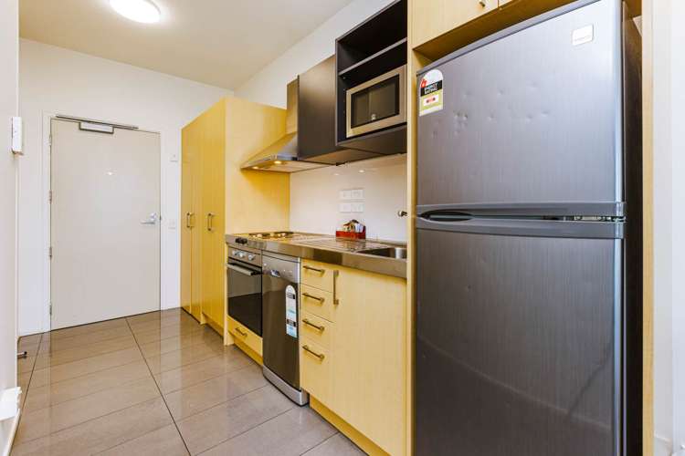 1111/17 Putney Way Manukau_8