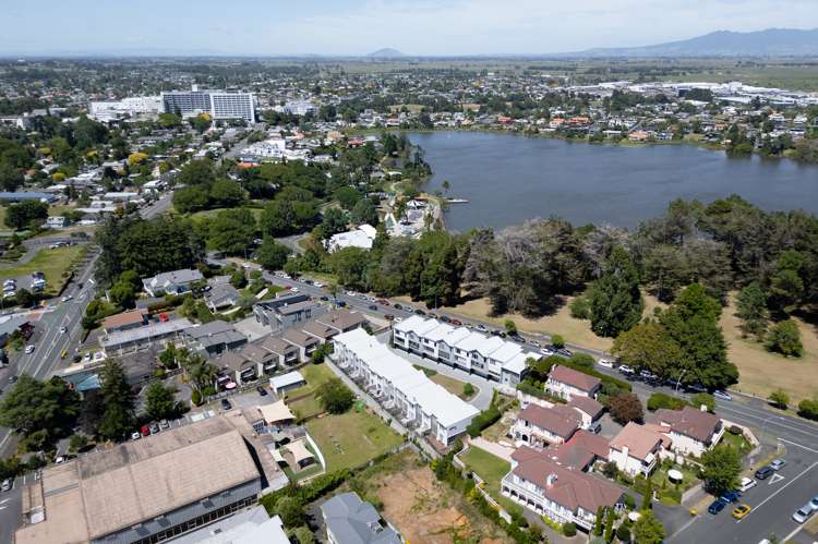 10/19 Ruakiwi Road Hamilton Lake_16