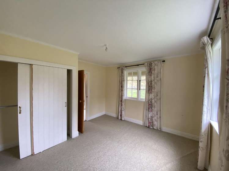 525 Muritai Road (Cottage) 10600_4