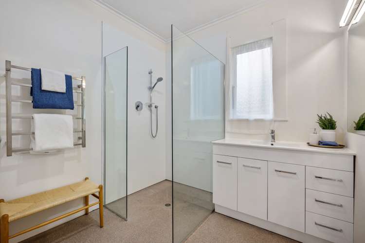 10 Bridge View Road Birkenhead_11