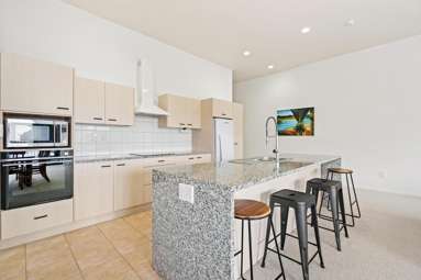 407/11 Marina Road_4