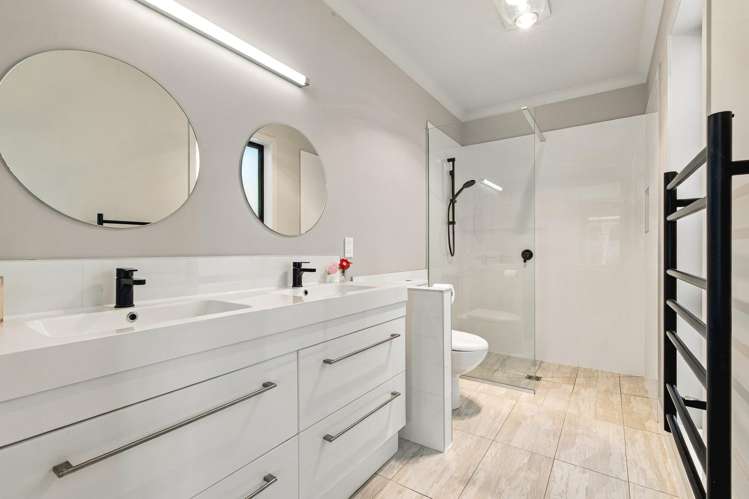 15 Noumea Drive Rangatira Park_18