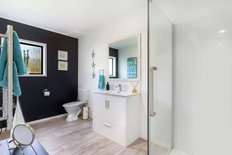 2/87 Beach Road Mellons Bay_16