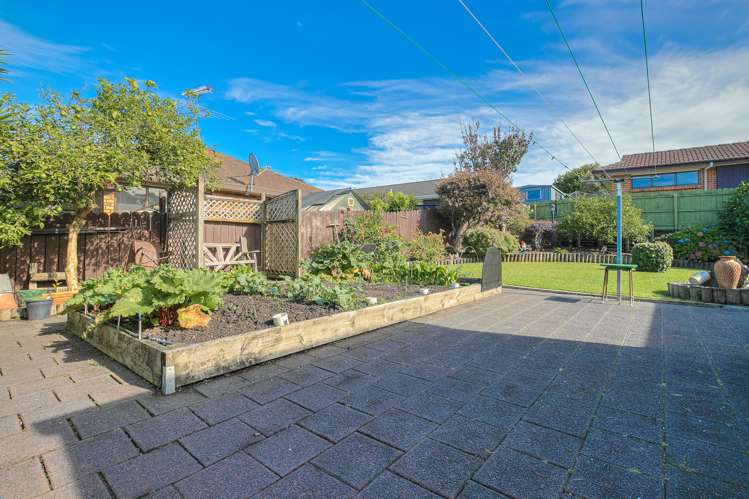 14 Saint Simon Place Botany Downs_21