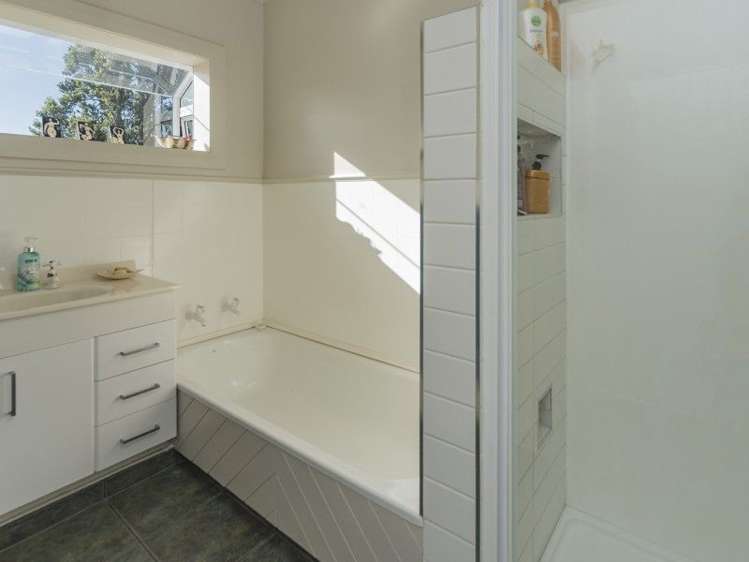 8b Tuckett Place Enner Glynn_12