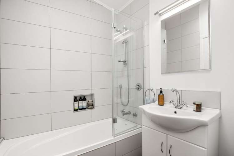 1/49 Aeroview Drive Beach Haven_16