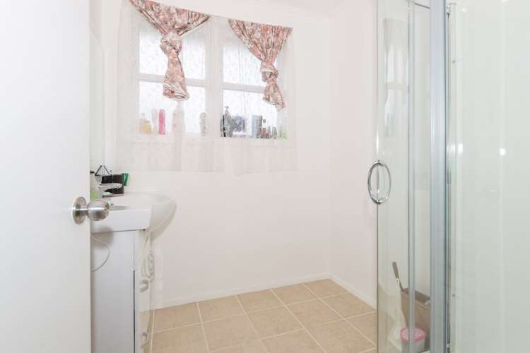 18 Islington Avenue New Lynn_14